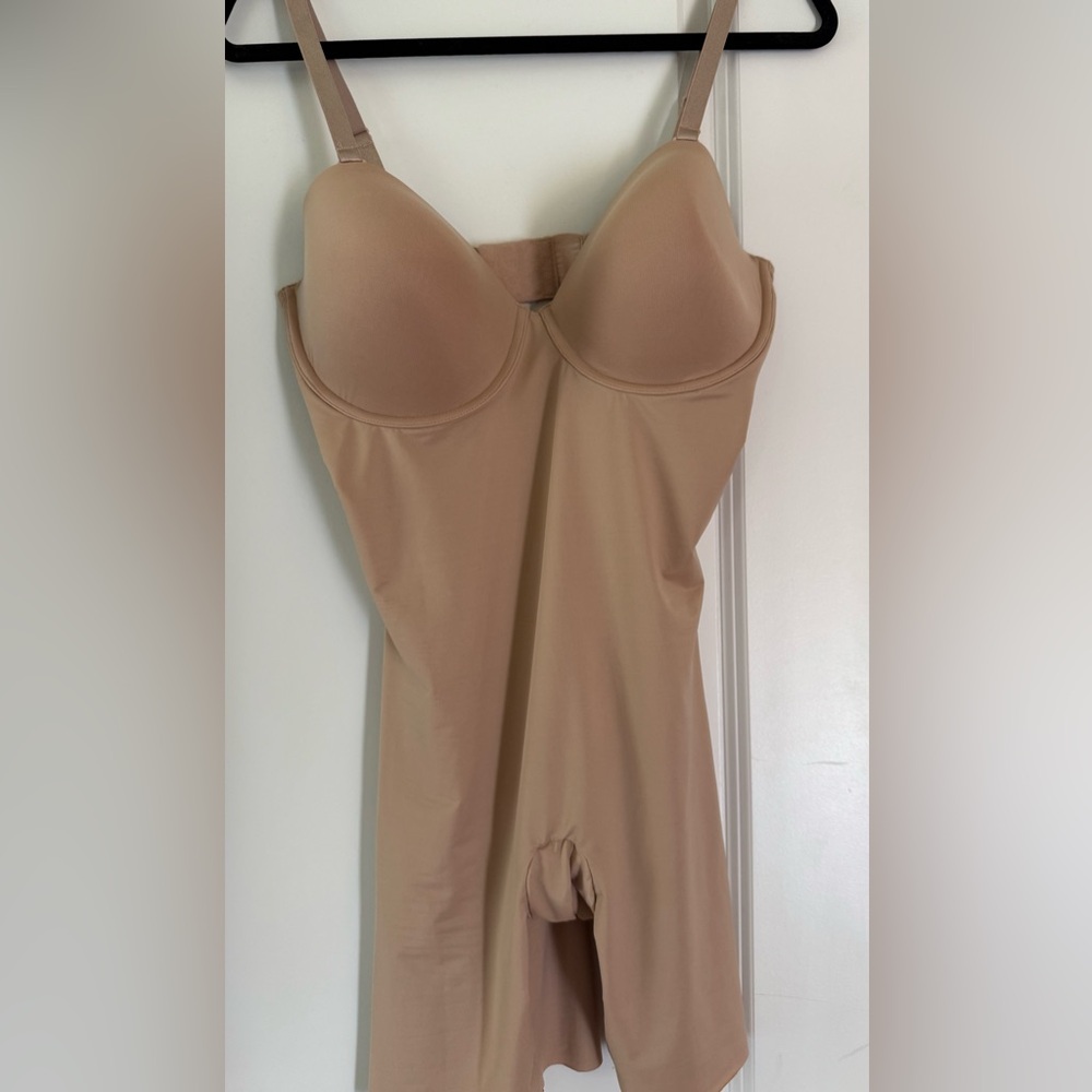 Assets by Spanx shape wear. Size 1X NWOT- has been washed
